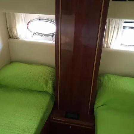 Bellissima Imbarcazione Accogliente E Spaziosa. Nettuno